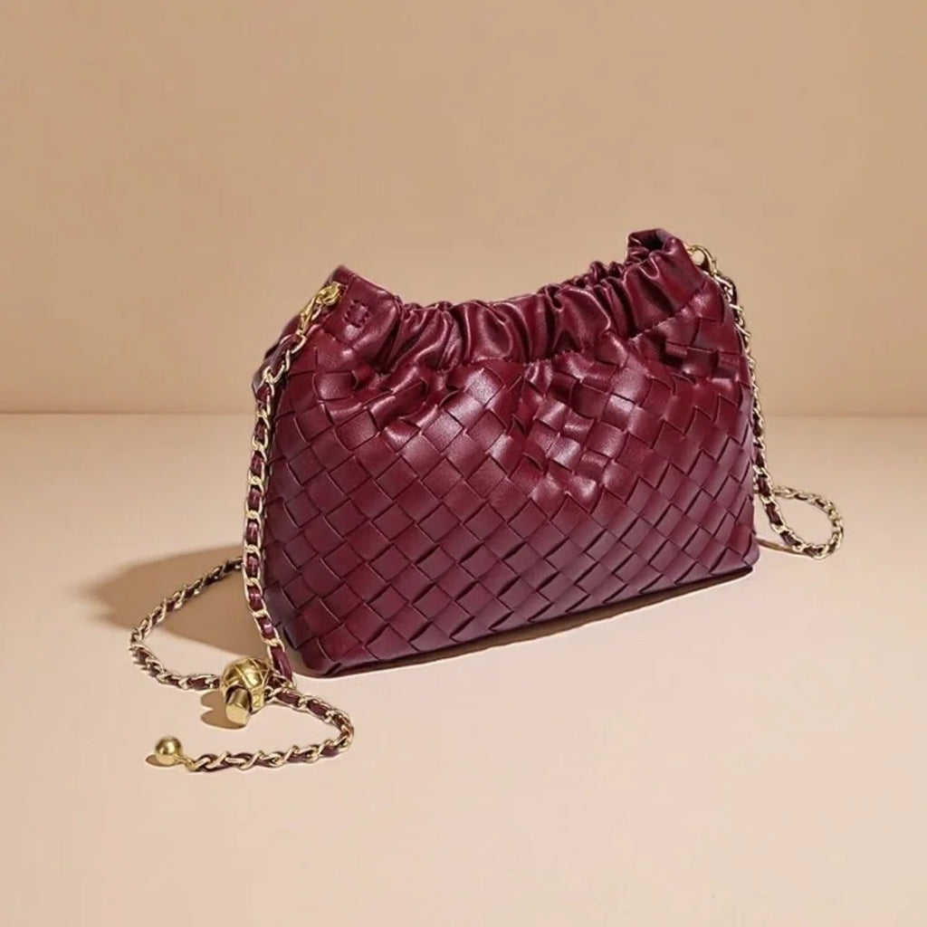 Bolso trenzado con cadena Olivia en borgoña