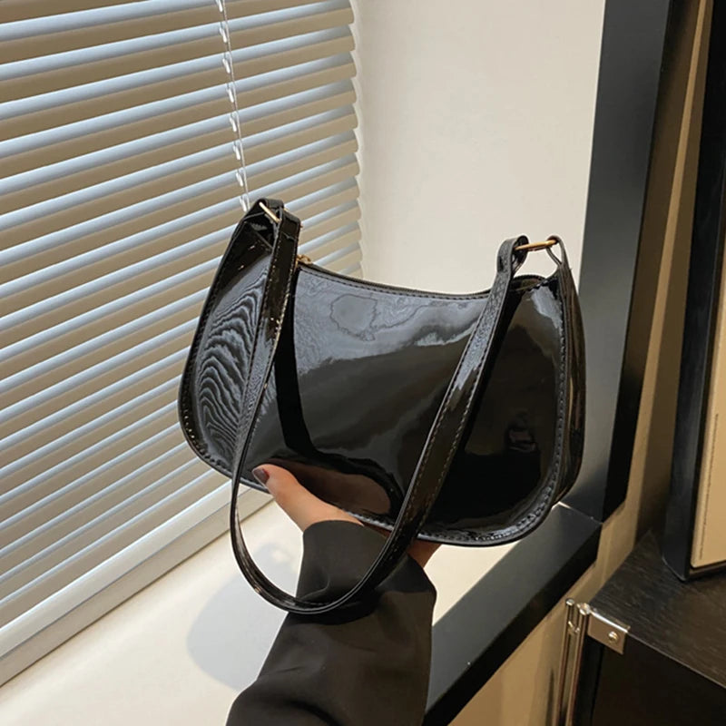 Bolso de hombro de charol Ruby - Negro