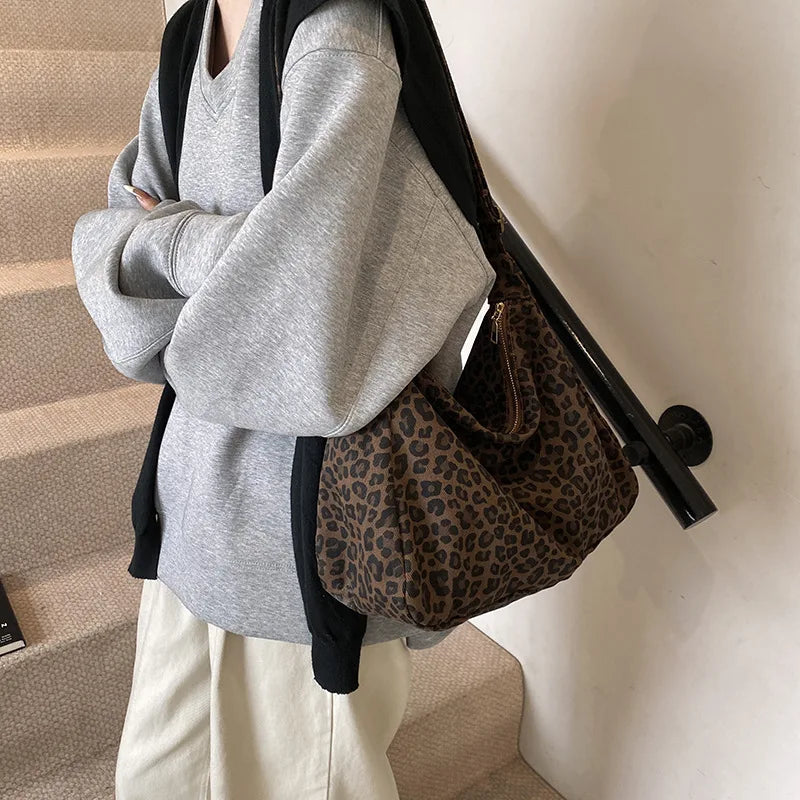 Bolso hobo de leopardo Leire - Leopardo oscuro