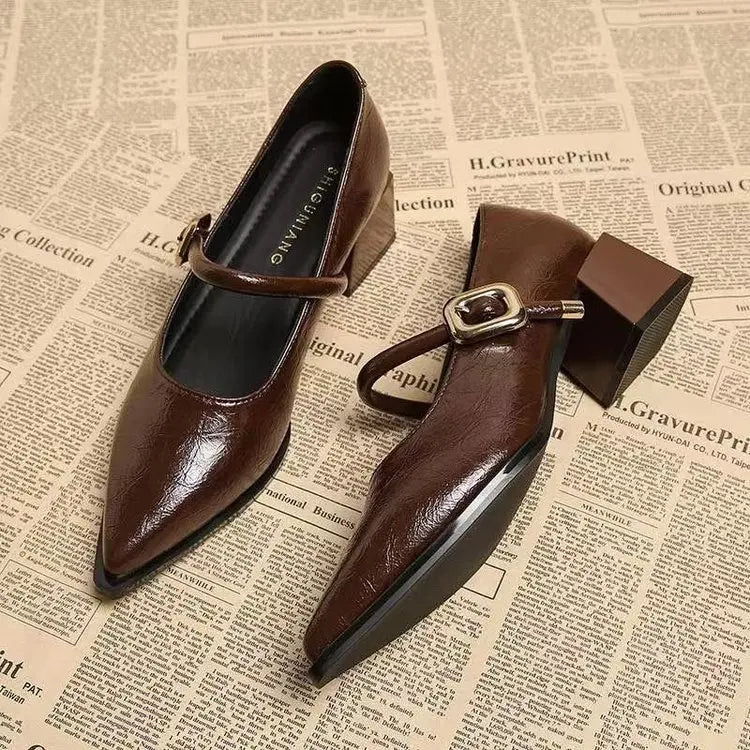 Zapatos Mary Jane de tacón Odette en café