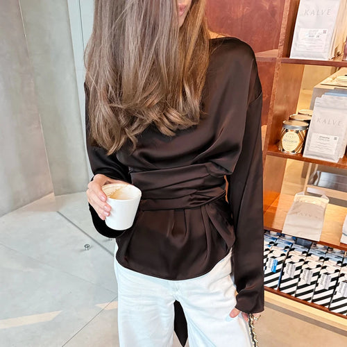 Blusa de satén cruzada Elena
