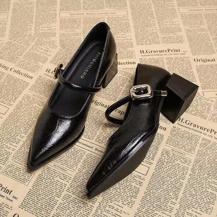 Zapatos Mary Jane de tacón Odette en negro