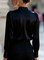 Espalda de la blusa Greta en negro