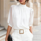 Blusa Adela en blanco combinada con pantalón blanco