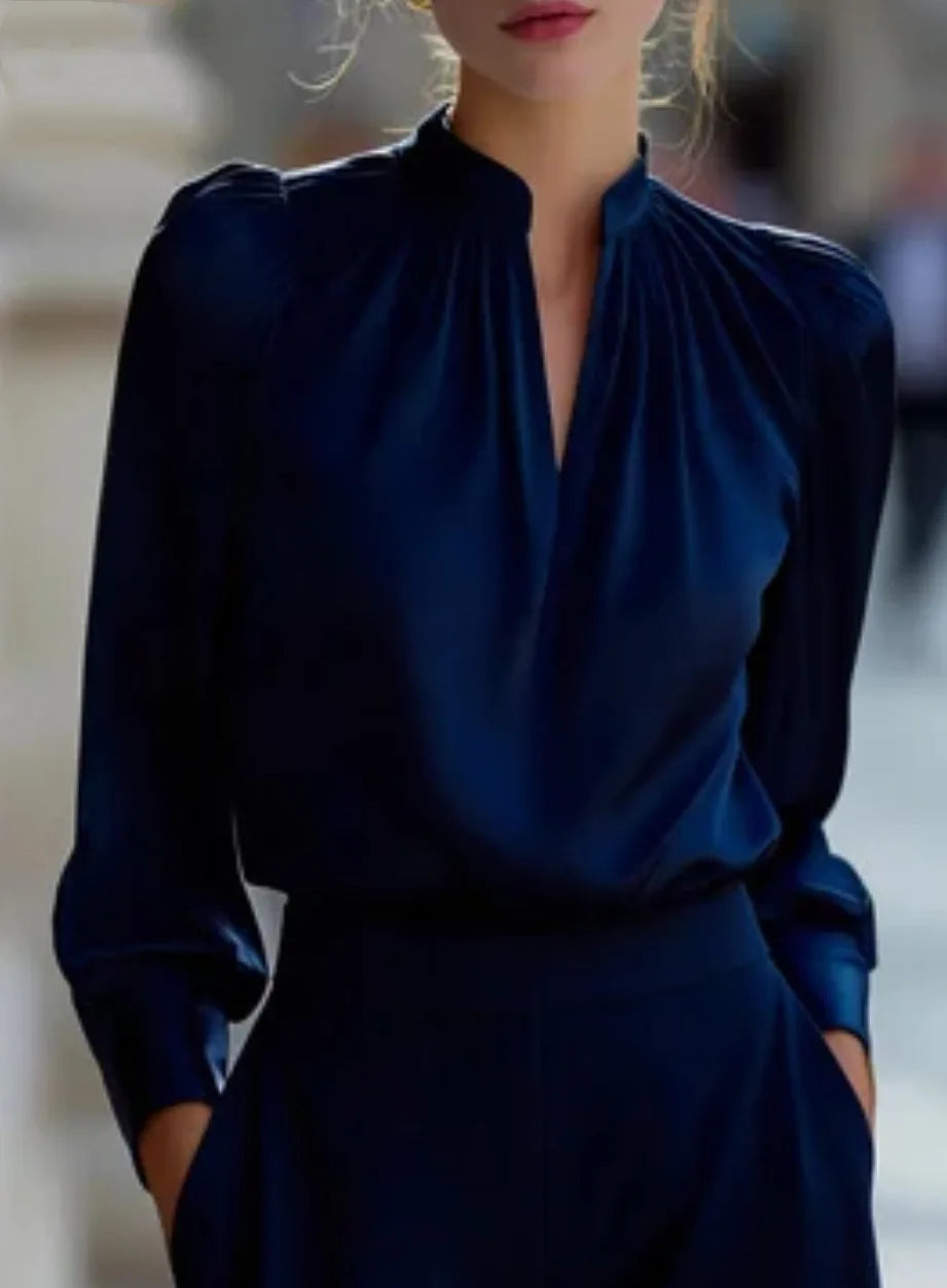 Blusa Greta en azul marino, vista frontal
