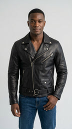 Axel Leather Jacket - modelo con chaqueta motera de cuero negro