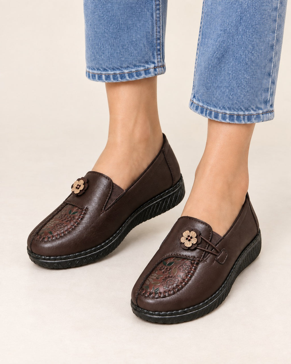 Mocasines calados de flores Bella en color marron