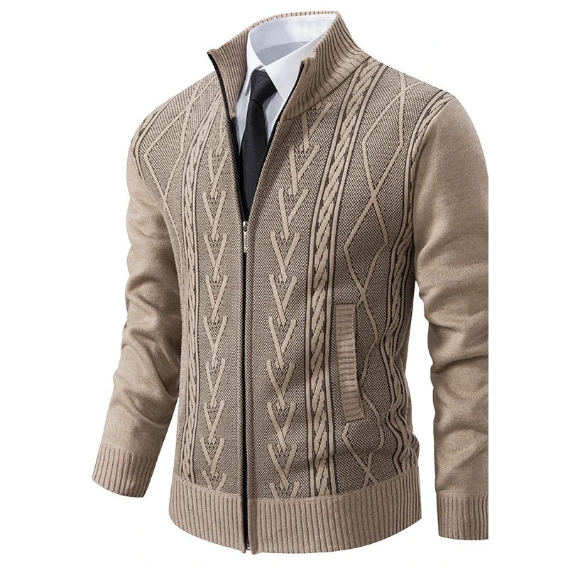 Chaqueta de punto trenzado beige, vista de tres cuartos