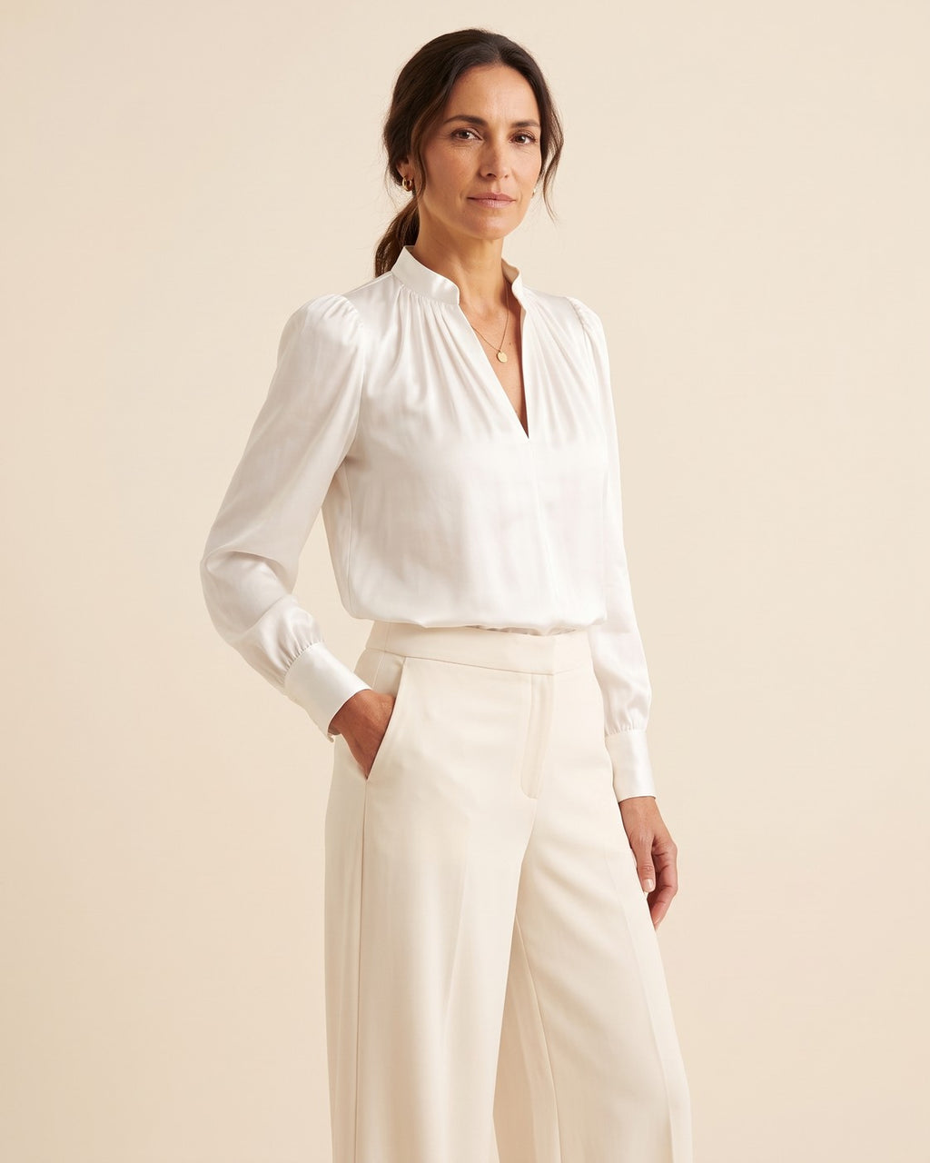 Blusa de satén con manga abullonada Greta