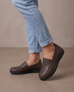 Zapato cómodo de piel sintética Pilar, vista lateral - Marrón