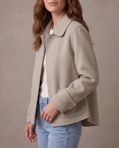 Abrigo corto de paño con cuello Blanca, vista de tres cuartos - Beige