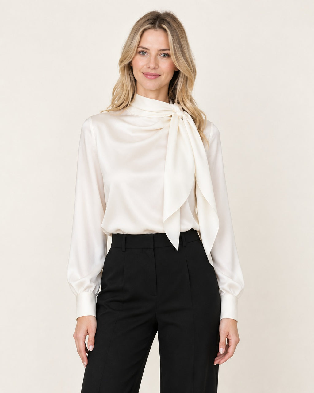 Blusa de saten con lazada al cuello Ines - Nordiva