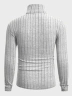 Espalda del jersey de canalé con cuello alto