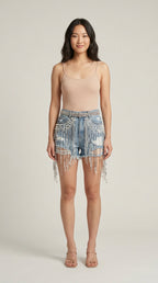 Luisa Tassel Denim Shorts - shorts vaqueros con flecos y perlas modelo mujer