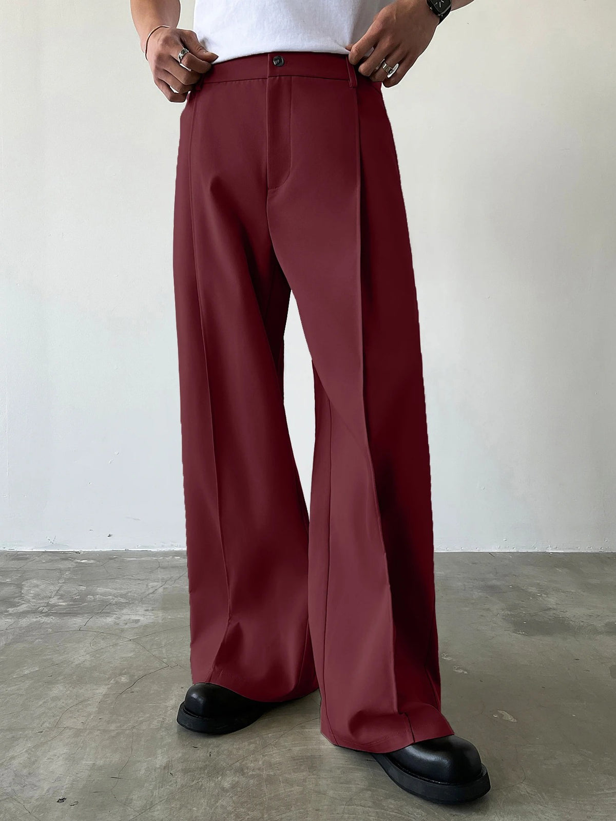 Pantalón de vestir de pinzas en burdeos