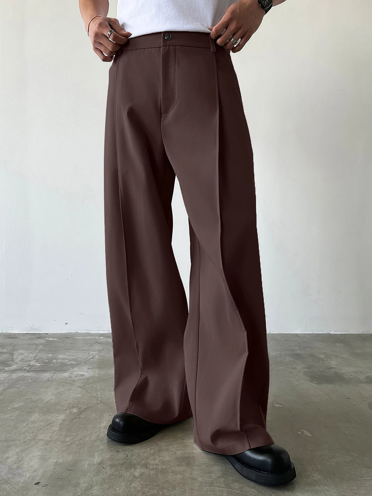 Pantalón de vestir de pinzas en marrón